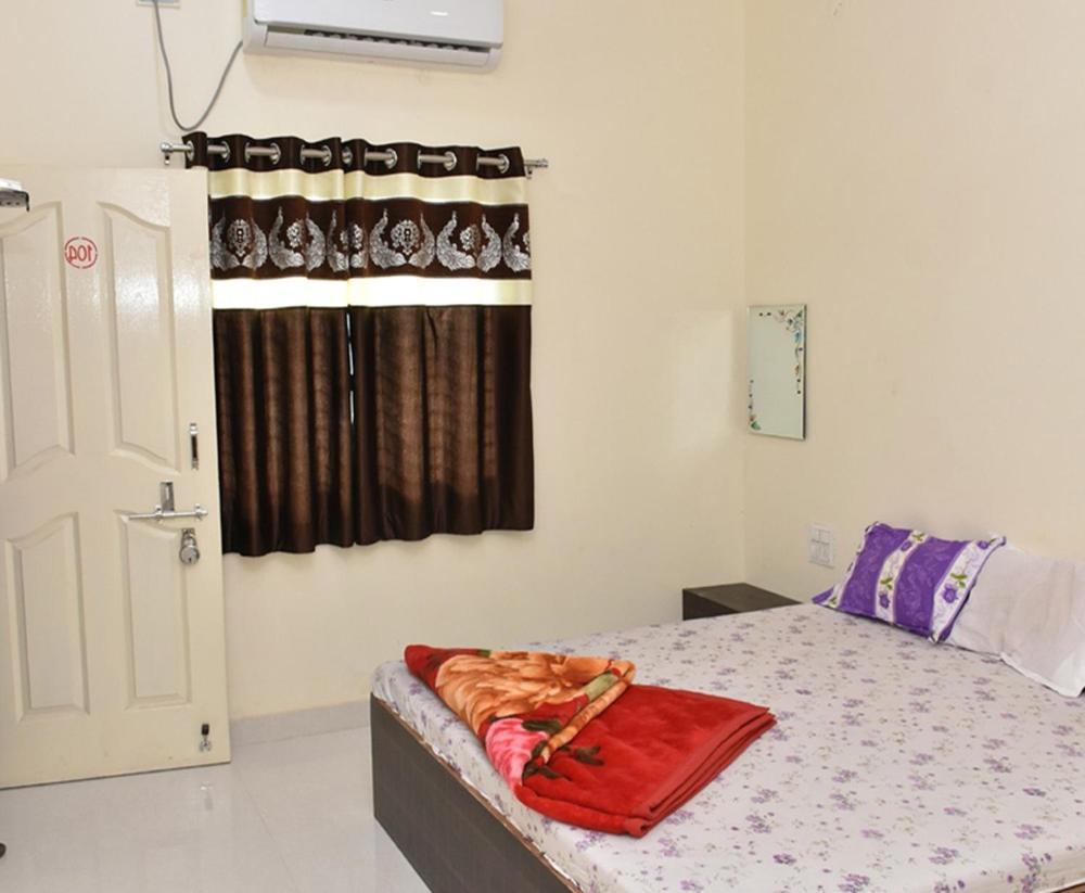 Hotel Shivalay Shegaon Екстериор снимка